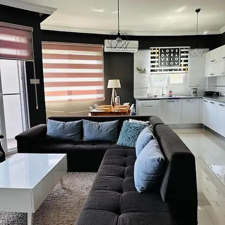 Havuzlu Ve Soemineli Daire Appartement *